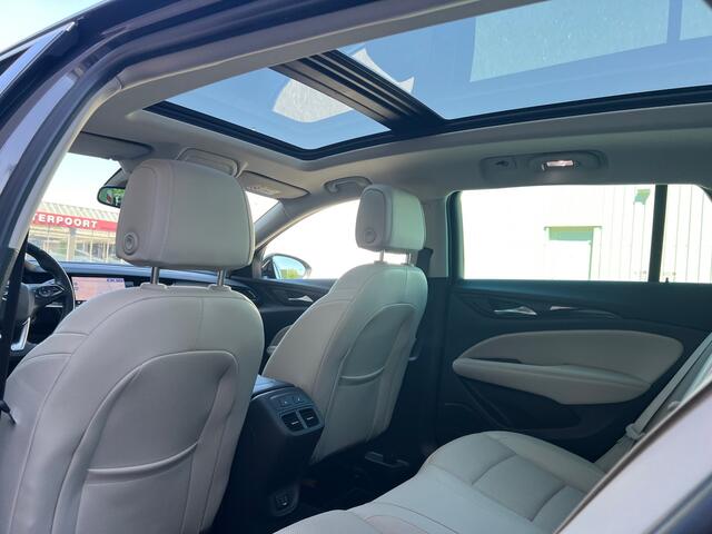 Opel INSIGNIA Sports Tourer 2.0T /**200pk**/Matrix-Led/ Trekhaak/Leder/Elegance