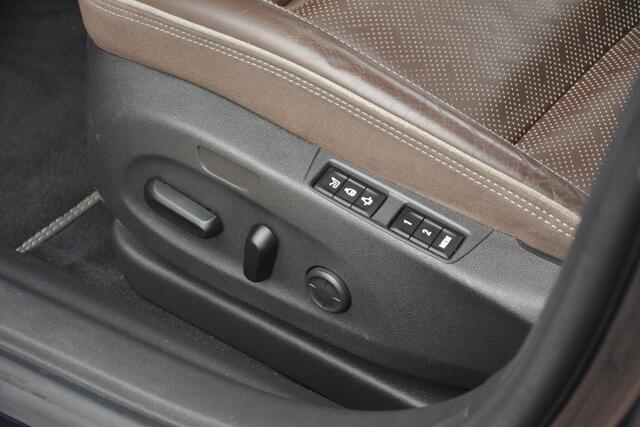 Opel INSIGNIA Sports Tourer 1.5 Turbo Business Executive OPC-Line | Navigatie | Sportstoelen | Bose | HUD | Camera | Stuur+stoelverwarming | NL auto!! | Keurige dealer onderhouden Insignia en afkomstig van eerste eigenaar!!