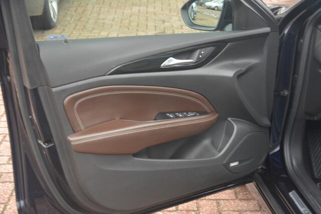 Opel INSIGNIA Sports Tourer 1.5 Turbo Business Executive OPC-Line | Navigatie | Sportstoelen | Bose | HUD | Camera | Stuur+stoelverwarming | NL auto!! | Keurige dealer onderhouden Insignia en afkomstig van eerste eigenaar!!