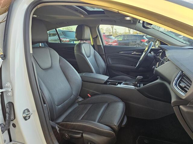 Opel INSIGNIA Grand Sport 1.5 Turbo Innovation Leder | Stuurwielverwarming | verwarmde stoelen v + a | afneembare trekhaak | Panoramadak | Zeer luxe uitvoering! Etc.