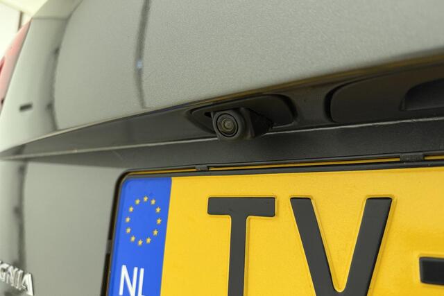 Opel INSIGNIA Sports Tourer 1.5 Turbo EcoTec Business Executive Apple carplay/Android auto | Cruise control | Camera | Trekhaak | Navigatie | Climate control | Comfort stoelen |