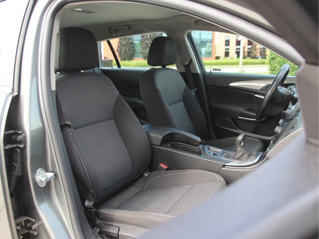 Opel INSIGNIA Sports Tourer 1.6 T Edition Carplay, Trekhaak, BLIS, Clima Aanbieding!!