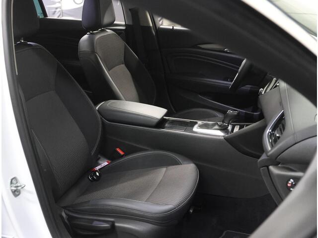 Opel INSIGNIA Grand Sport 1.5 165PK Turbo Innovation | 1ste eigenaar | AppleCarplay/Android Auto | Camera | Keyless | Head-Up Display | Dodehoekdetectie | Navigatie | FULL LED | Adaptive Cruise Control | Privacy Glass | Isofix |