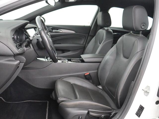 Opel INSIGNIA Grand Sport 1.5 Turbo Innovation Opc-Line | Leder | Trekhaak | Head-up | stuur/stoel verwar. | Leder | Trekhaak | Head-up | Stuur/stoel verwarming | Cruise control | Camera | DAB | Carplay | Climate control | Achterbank verwarming