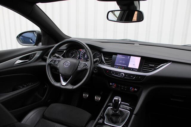 Opel INSIGNIA Sports Tourer 1.5 CDTI Ultimate | Incl. 12 maanden garantie | Cruise control | Climate control | Wegklapbare trekhaak | Apple CarPlay | Navigatie | Stuurverwarming | Leer/alcantara | Bose audio | Verkeersbord herkening |