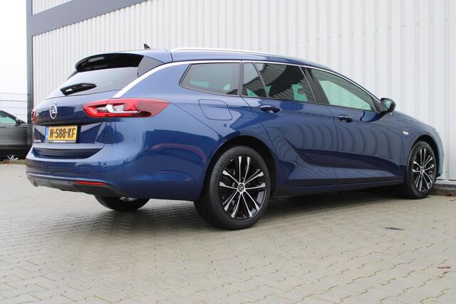 Opel INSIGNIA Sports Tourer 1.5 CDTI Ultimate | Incl. 12 maanden garantie | Cruise control | Climate control | Wegklapbare trekhaak | Apple CarPlay | Navigatie | Stuurverwarming | Leer/alcantara | Bose audio | Verkeersbord herkening |