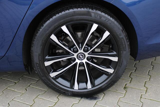 Opel INSIGNIA Sports Tourer 1.5 CDTI Ultimate | Incl. 12 maanden garantie | Cruise control | Climate control | Wegklapbare trekhaak | Apple CarPlay | Navigatie | Stuurverwarming | Leer/alcantara | Bose audio | Verkeersbord herkening |
