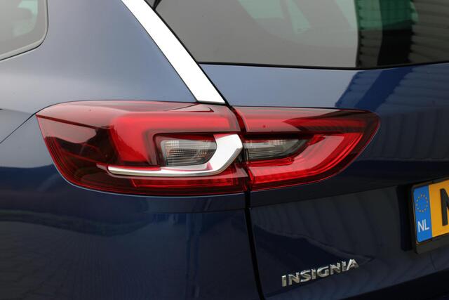 Opel INSIGNIA Sports Tourer 1.5 CDTI Ultimate | Incl. 12 maanden garantie | Cruise control | Climate control | Wegklapbare trekhaak | Apple CarPlay | Navigatie | Stuurverwarming | Leer/alcantara | Bose audio | Verkeersbord herkening |