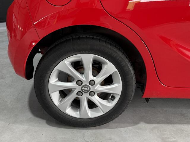 Opel KARL 1.0 ecoFLEX Cosmo 75 PK | 1 jaar garantie | NAP | Origineel Nederlands | Lederen bekleding | Climate control | Cruise control | Parkeersensoren | Stuurverwarming | Stoelverwarming | Lichtmetalen velgen |