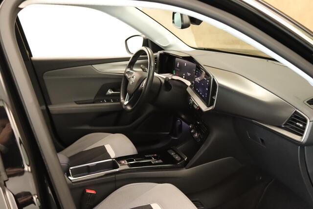Opel MOKKA Mokka-e Business Elegance 50-kWh 7.4kw bl. - ORIGINEEL NEDERLANDSE AUTO - APPLE CARPLAY/ANDROID AUTO - KEYLESS ENTRY - KEYLESS START - PARKEERSENSOREN ACHTER - LICHTMETALEN VELGEN 17"INCH - DODEHOEKDETECTIE - ACHTERUITRIJCAMERA