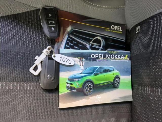 Opel MOKKA Mokka-e Elegance 50-kWh 11kw (136PK), 1e-Eig, Keurig-Onderh., BOVAG-Garantie, Keyless-Entry/Start, Navigatie/Apple-Carplay/Android-Auto, Parkeersensoren, Achteruirijcamera, Stoel+Stuurverwarming, Leder-Stof, Licht-Zicht-Pakket, LM.-Velgen-17Inch, Warmtepo