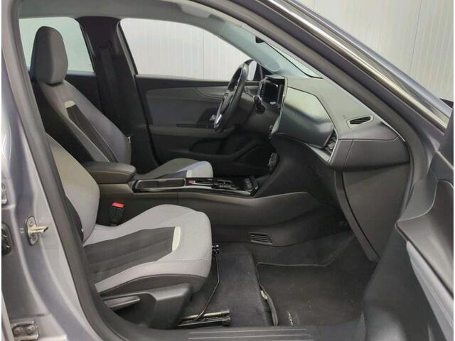 Opel MOKKA Mokka-e Elegance 50-kWh 11kw (136PK), 1e-Eig, Keurig-Onderh., BOVAG-Garantie, Keyless-Entry/Start, Navigatie/Apple-Carplay/Android-Auto, Parkeersensoren, Achteruirijcamera, Stoel+Stuurverwarming, Leder-Stof, Licht-Zicht-Pakket, LM.-Velgen-17Inch, Warmtepo