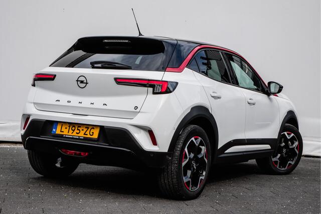 Opel MOKKA Mokka-e GS Line 50-kWh 11kw bl. Camera/ Warmtepomp/ Carplay/ Sportstoelen/ 18" Lmv/ Navigatie/ Cruise control