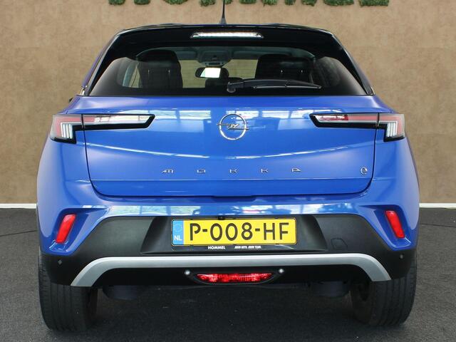 Opel MOKKA Mokka-e Elegance 50-kWh 7.4kw bl. SOH 94.2%!! - ORIGINEEL NEDERLANDSE AUTO - LEDERPAKKET - PARKEERSENSOREN ACHTER - ACHTERUITRIJ CAMERA - 360 GRADEN CAMERA - STOELVERWARMING - 3 FASE LADEN - LEDEREN BEKLEDING