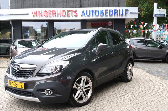 Opel MOKKA 1.4 Turbo 140 Pk * Hele Luxe Cosmo+ * * OpenSchuifdak * Lederen Bekleding * Navigatie * L.M. Velgen * Stoel- en Stuurverwarming * Voor & Achter Parkeersensoren * Vingerhoets; Vierde Generatie Eersteklas Service !