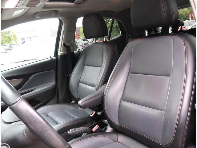 Opel MOKKA 1.4 Turbo 140 Pk * Hele Luxe Cosmo+ * * OpenSchuifdak * Lederen Bekleding * Navigatie * L.M. Velgen * Stoel- en Stuurverwarming * Voor & Achter Parkeersensoren * Vingerhoets; Vierde Generatie Eersteklas Service !