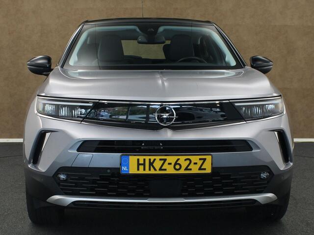 Opel MOKKA Mokka-e Level 3 50 kWh - SOH 99,8 % !!- NAVIGATIE - PARKEERSENSOREN VOOR/ ACHTER - TWO TONE LAK - 17 INCH LICHT METALEN VELGEN - DODEHOEK DETECTIE - KEYLESS ENTRY/ START - LICHT/ REGENSENSOR - CAMERA