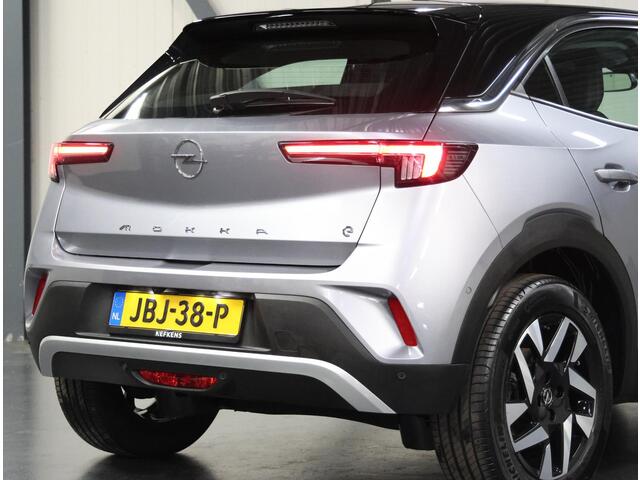Opel MOKKA Mokka-e Elegance 50-kWh 136PK | AppleCarPlay/AndroidAuto | Cruise Control | Climate Control | Camera | Digitale Cockpit | Navigatie | FULL LED | TwoTone | Isofix | Armsteun |
