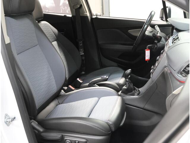 Opel MOKKA 1.4 140PK Turbo Cosmo | AGR Stoelen | Armsteun | Trekhaak | Climate Control | Cruise Control | Camera | 17" LMV | Goed Onderhouden | Isofix | Privacy Glass |