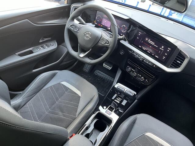 Opel MOKKA Ultimate+ 1.2 Turbo 130pk EAT8 | ALCANTARA/LEDER | LED MATRIX | KEYLESS | NAVI PRO | WINTER PACK | ISOFIX | DAB+ |