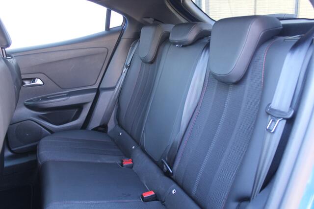 Opel MOKKA 1.2 Turbo Ultimate Stoel + stuur verwarming l 360 Camera l All season banden l Airco l adaptief Cruise control l Navigatie l AppleCarPlay/AndroidAuto