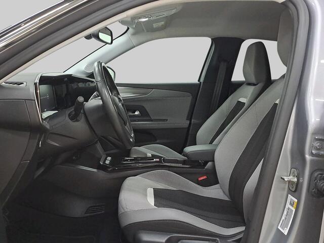 Opel MOKKA Electric Level 3 50 kWh / Camera / CarPlay / Keyless / LED Koplampen / 17'' / Navigatie / Stuur+Stoelverwarming / DAB / Dodehoek / Cruise Control / Warmtepomp