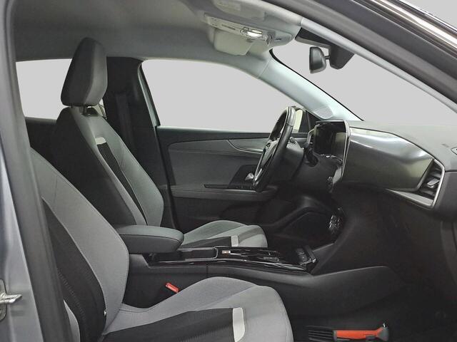 Opel MOKKA Electric Level 3 50 kWh / Camera / CarPlay / Keyless / LED Koplampen / 17'' / Navigatie / Stuur+Stoelverwarming / DAB / Dodehoek / Cruise Control / Warmtepomp