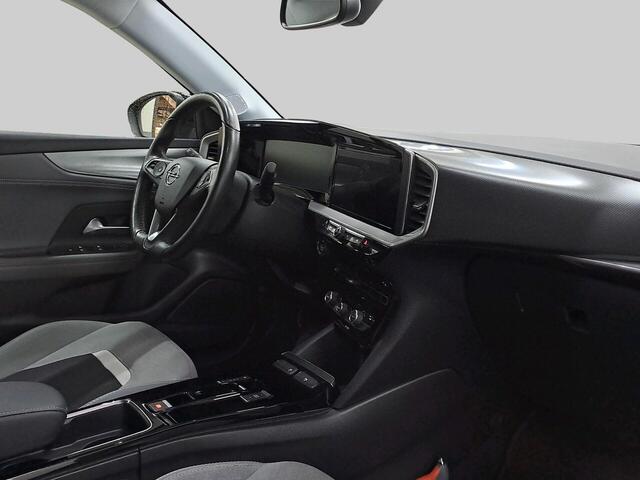 Opel MOKKA Electric Level 3 50 kWh / Camera / CarPlay / Keyless / LED Koplampen / 17'' / Navigatie / Stuur+Stoelverwarming / DAB / Dodehoek / Cruise Control / Warmtepomp