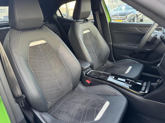 Opel MOKKA Mokka-e Ultimate 50-kWh 11kw bl. 1e eigenaar | Ex demo | incl. alcantara\leer | Winterpakket | 18" | 2x lader | 12 maanden garantie en beurt incl.