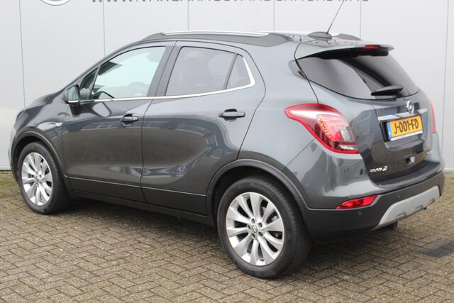 Opel MOKKA X 1.4-140pk Turbo Black Edition. Werkelijk hele mooie en goed onderhouden hoogzitter ! Autm. airco, LM wielen, metallic lak, LED verlichting, navigatie, telefoonvoorb., privacy glass, stoel- en stuurwiel verw., trekhaak+afneembare kogel etc.