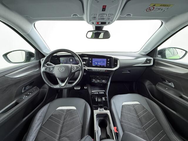 Opel MOKKA Mokka-e Ultimate 50kWh 3-Fase Warmtepomp Adap.Cruise Stuur+Stoelverwarming Navi 360°Camera Ecc Apple Carplay Android Auto Pdc 11kw Laden SOH 88% Matrix Led Keyless Lmv DAB Lane Assist Privacy Glas Dealeronderhouden Origineel Nederlandse Auto Super Complee