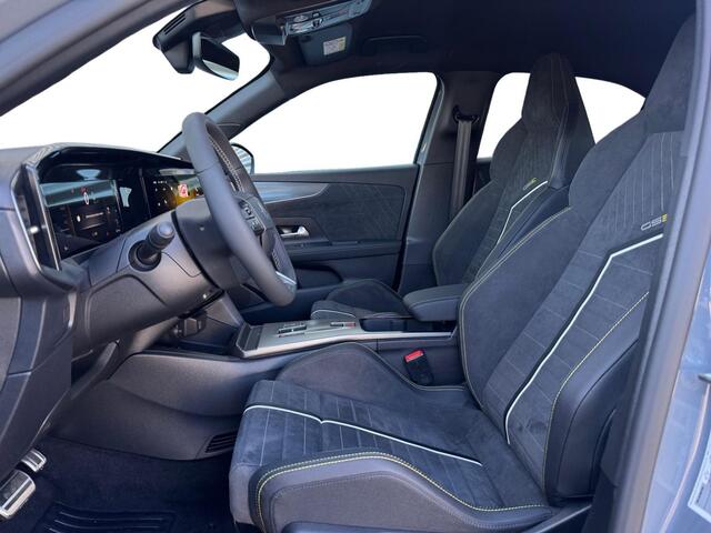 Opel MOKKA Electric GSE EV 54kWh 281pk | SNEL LEVERBAAR! | ¤5.000 KORTING | ZWARTE MOTORKAP | SPORTSTOELEN | CAMERA | APPLE CARPLAY / ANDROID AUTO | 3-FASEN |