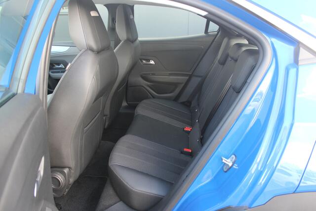 Opel MOKKA 1.2 Turbo Elegance Automaat | Incl. 12 maanden garantie | 360 graden camera | Afneembare trekhaak | Apple carplay / Android auto | Cruise control | Airco | LED verlichting | Virtuele cockpit | DAB+ ontvangst | Grootlicht assist | Schakelflippers | Parkeer
