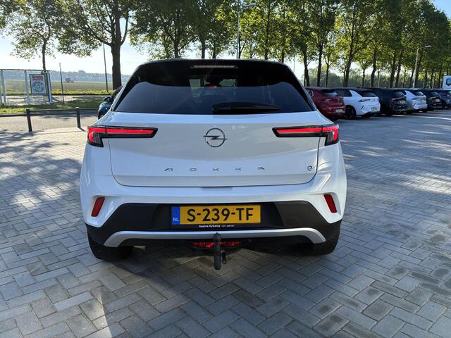Opel MOKKA Mokka-e Business Elegance 50-kWh 3-fase | ECC | Navigatie | Camera | Stoel & Stuurverwarming | LED Verlichting | LM-velgen | Afneembare Trekhaak | Cruisecontrol