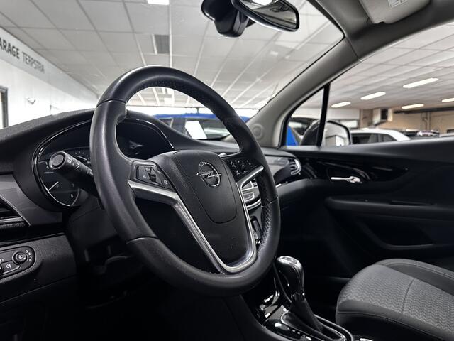 Opel MOKKA X 1.4 Turbo Innovation/ AUTOMAAT!/ Trekhaak/ 140pk!/ 17'' LMV/ Facelift/ Apple + Android/ PDC V+A/ Bluetooth/ Navi/ Clima/ Cruise/ Armsteun/ Multi. LEDER. Stuur/ Mistl./ Dakrails/ LED Dagrijverl.