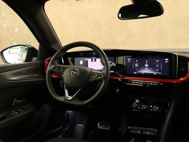 Opel MOKKA Electric Level 4 50 kWh SOH 100%!! - ORIGINEEL NEDERLANDSE AUTO - DODEHOEK DETECTIE - PARKEERSENSOREN VOOR/ACHTER - ACHTERUITRIJCAMERA - APPLE CARPLAY/ANDROID AUTO - DEELS LEDEREN BEKLEDING - CRUISE CONTROL - HEMELBEKLEDING DONKER - NAVIGATIESYSTEEM FULL-MAP