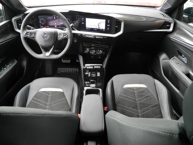 Opel MOKKA 1.2 Turbo 130pk Automaat Ultimate | Navigatie | Trekhaak | Adapt. Cruise control | Climate control | Camera | Alcantara bekleding | Massage stoel | Parkeersensoren | Keyless entry & start | 18" Lichtmetalen velgen