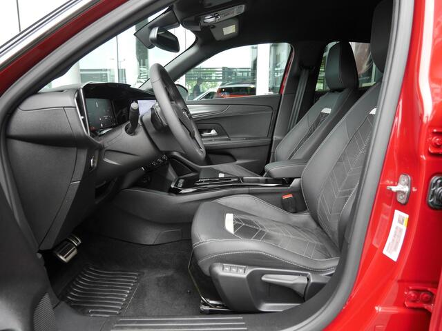 Opel MOKKA 1.2 Turbo 130pk Automaat Ultimate | Navigatie | Trekhaak | Adapt. Cruise control | Climate control | Camera | Alcantara bekleding | Massage stoel | Parkeersensoren | Keyless entry & start | 18" Lichtmetalen velgen