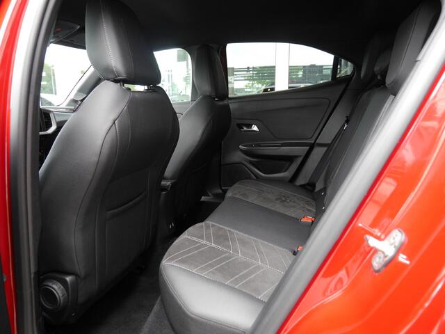 Opel MOKKA 1.2 Turbo 130pk Automaat Ultimate | Navigatie | Trekhaak | Adapt. Cruise control | Climate control | Camera | Alcantara bekleding | Massage stoel | Parkeersensoren | Keyless entry & start | 18" Lichtmetalen velgen