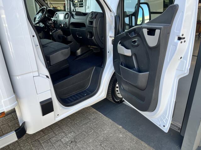 Opel MOVANO 2.3 CDTI 146pk 750kg laadklep Zijdeur Airco cruise controle Trekhaak 2500kg Telefoonverbinding Navigatiesysteem 3-Persoons bakwagen verhuiswagen Meubelbak euro 6