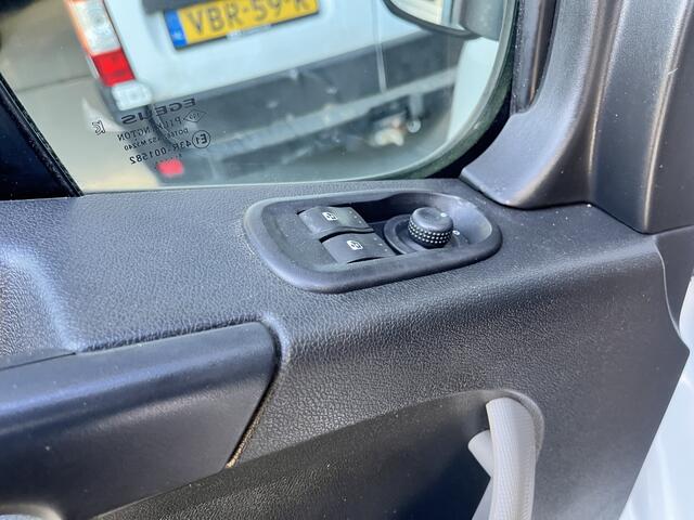 Opel MOVANO 2.3 CDTI 146pk 750kg laadklep Zijdeur Airco cruise controle Trekhaak 2500kg Telefoonverbinding Navigatiesysteem 3-Persoons bakwagen verhuiswagen Meubelbak euro 6