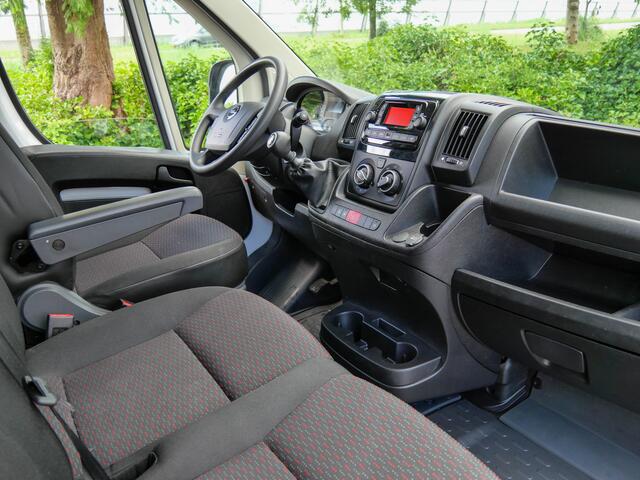 Opel MOVANO 2.2D 140pk Bakwagen met Laadklep | CRUISE CONTROL | MEUBELBAK |