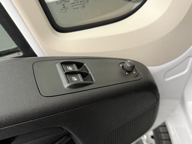 Opel MOVANO 2.2Hdi 140PK Bakwagen | Laadklep | Camera | 3-Zits | Airco | Cruise | Dakspoiler