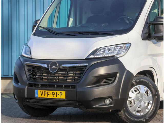 Opel MOVANO GB Zwaar Edition L3H2 2.2 165PK | Airco | Camera | Grip Control | Cruise Control | Armsteun | Trekhaak | 3 Zits | Houtenlaadvloer/Latbetimmering | Navigatie | Parkeersensoren | All Season Banden |