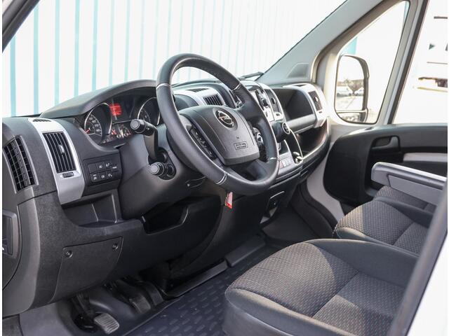 Opel MOVANO GB Zwaar Edition L3H2 2.2 165PK | Airco | Camera | Grip Control | Cruise Control | Armsteun | Trekhaak | 3 Zits | Houtenlaadvloer/Latbetimmering | Navigatie | Parkeersensoren | All Season Banden |