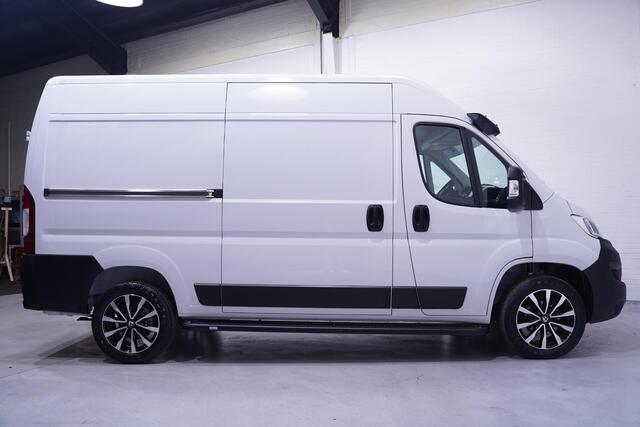 Opel MOVANO 2.2D 140 pk L2H2 Black&White Edition Navi Camera, 18" LMV, Treeplanken, Airco ECC, Nieuw, 3-Zits