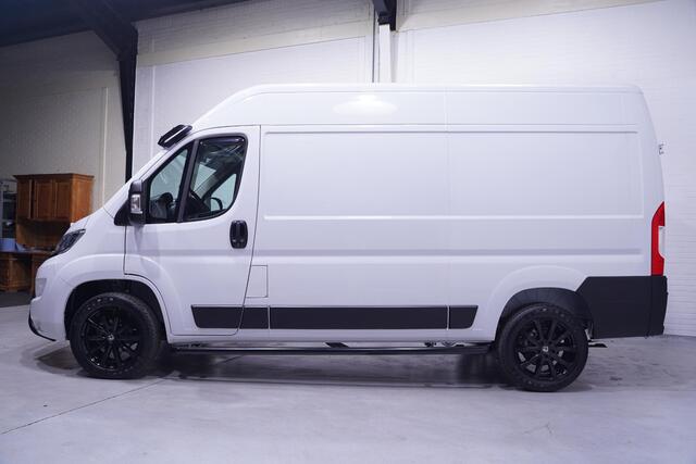 Opel MOVANO 2.2D 140 pk L2H2 White&Black Edition Navi 18" LMV, Bullbar + Sidebars Zwart, Camera, Apple Carplay, 3-Zits, Nieuw