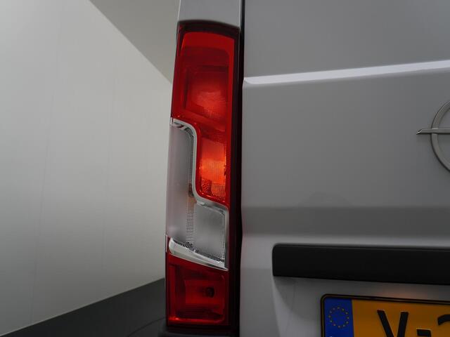 Opel MOVANO 2.2D 120 S&S L2H1 3.0t Opel Movano 2.2D 120 S&S L2H2 3.0t | Parkeer sensoren | Trekhaak | Parkeer camera