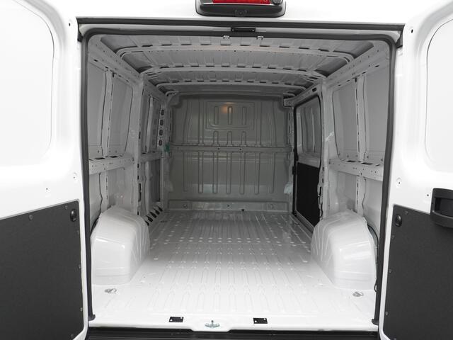 Opel MOVANO 2.2D 120 S&S L2H1 3.0t Opel Movano 2.2D 120 S&S L2H2 3.0t | Parkeer sensoren | Trekhaak | Parkeer camera