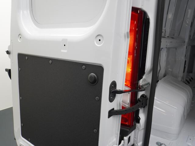 Opel MOVANO 2.2D 120 S&S L2H1 3.0t Opel Movano 2.2D 120 S&S L2H2 3.0t | Parkeer sensoren | Trekhaak | Parkeer camera